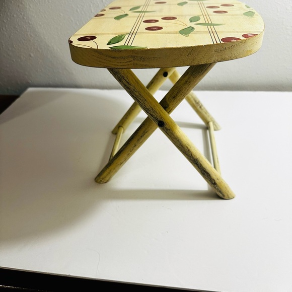 Vintage Tender Heart Treasure Cherry painted Wood Folding Stool Stand Indoor - Picture 5 of 12